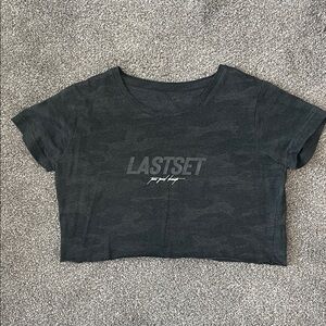 Lastset crop tee